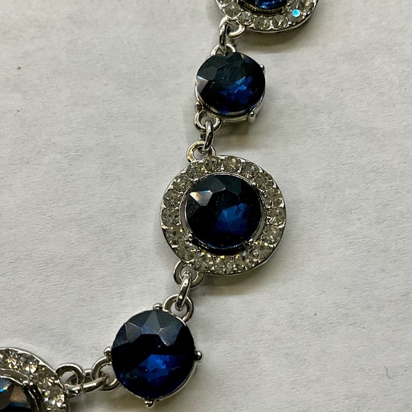 Beautiful MONET SAPPHIRE BLUE GLASS and Rhinestone NECKLACE Formal Jewelry - Picture 1 of 6